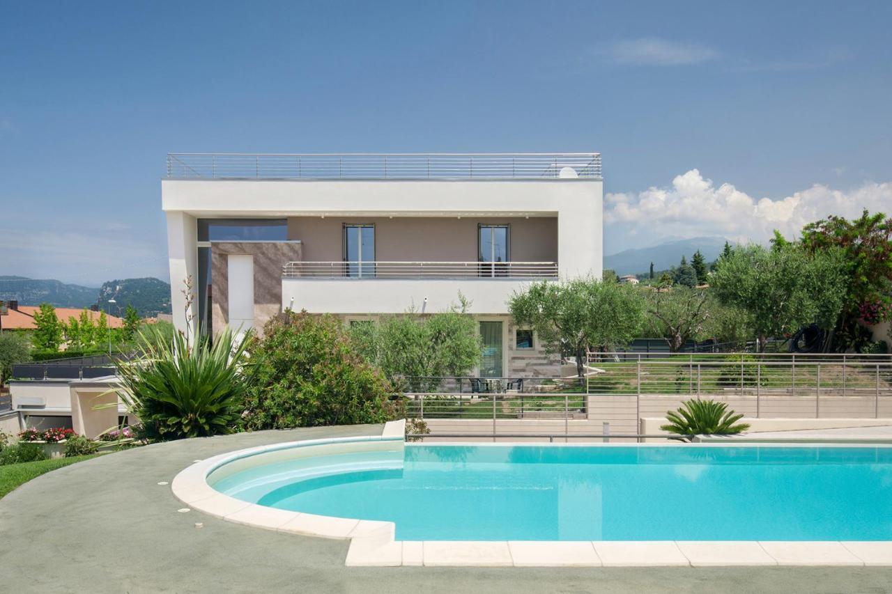 Villa Aurora-Holiday Home Apt3 Bardolino Exterior foto