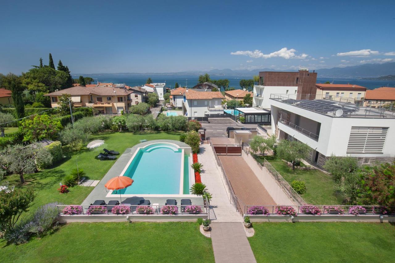 Villa Aurora-Holiday Home Apt3 Bardolino Exterior foto