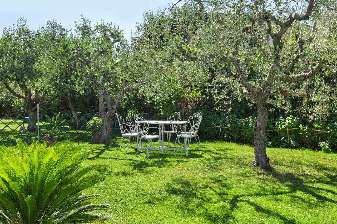 Villa Aurora-Holiday Home Apt3 Bardolino Exterior foto