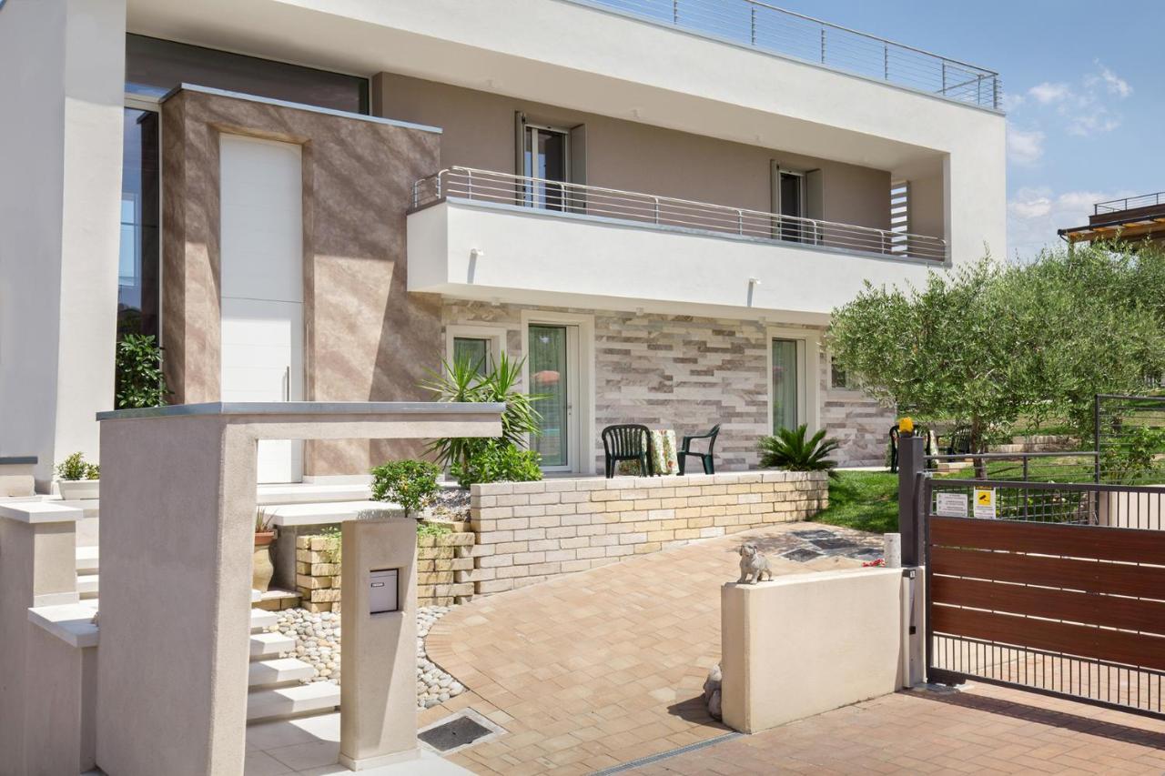 Villa Aurora-Holiday Home Apt3 Bardolino Exterior foto