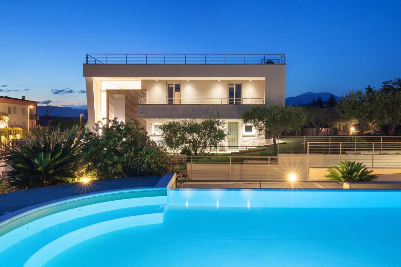 Villa Aurora-Holiday Home Apt3 Bardolino Exterior foto